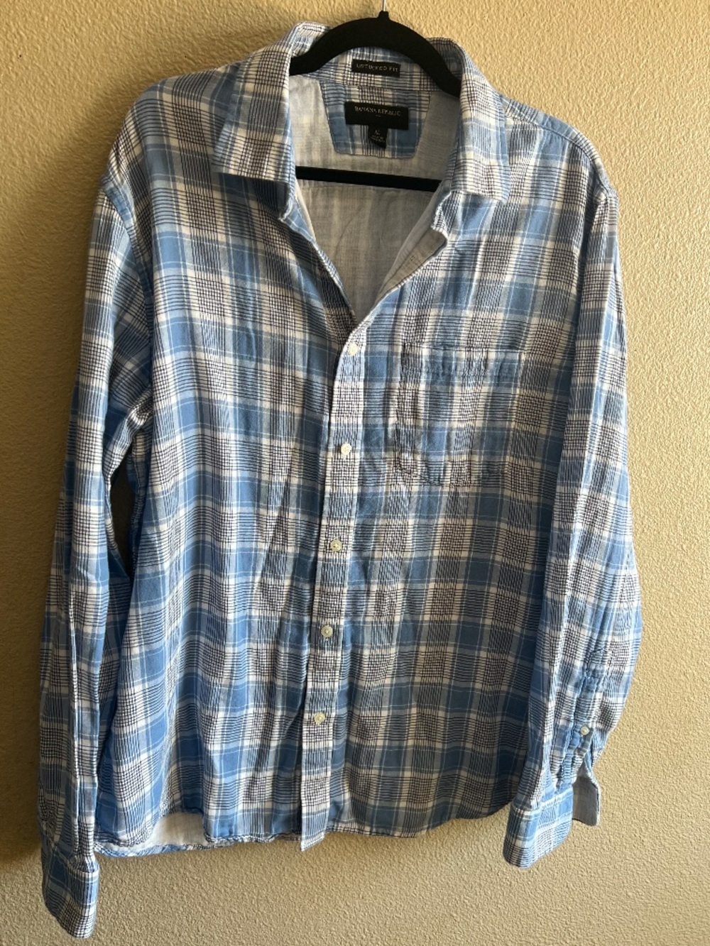 Banana Republic Light Blue and White Plaid Button-Down Shirt untucked fit XL